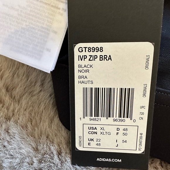 IVY PARK all black sport bra - Picture 3 of 3